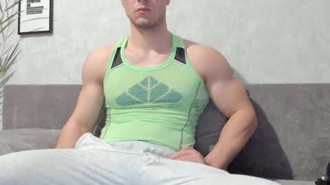 Snapshot of vincent_o chatting on February 12, 2025, 5:16 pm Vincent. uncut 18cm online show from February 12, 2025, 5:16 pm