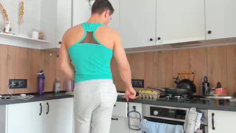 Snapshot of vincent_o chatting on February 17, 2025, 7:47 am Vincent. uncut 18cm online show from February 17, 2025, 7:47 am