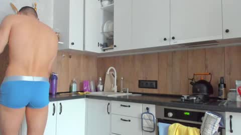 Snapshot of vincent_o chatting on March 12, 2025, 7:35 am Vincent. uncut 18cm online show from March 12, 2025, 7:35 am