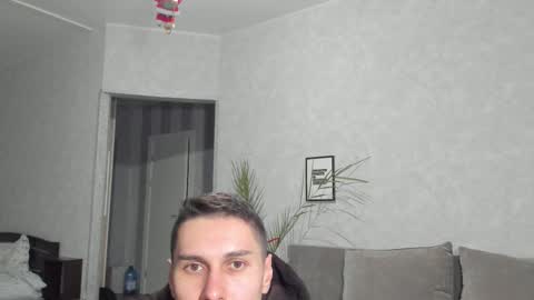 Snapshot of vincent_o chatting on December 16, 2025, 3:17 pm Vincent. uncut 18cm online show from December 16, 2025, 3:17 pm