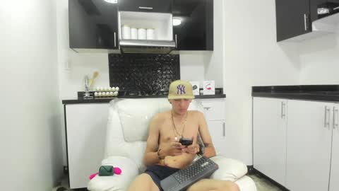 Snapshot of vincenthunter chatting on December 2, 2024, 12:41 am Vincent online show from December 2, 2024, 12:41 am