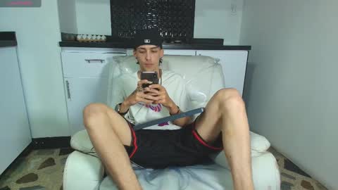 Snapshot of vincenthunter chatting on March 9, 2025, 11:46 pm Vincent online show from March 9, 2025, 11:46 pm