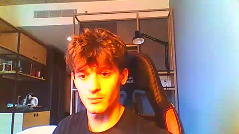 vincentprice69 online show from October 24, 2025, 4:14 pm