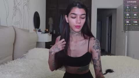 vinkitinkii online show from November 13, 2025, 4:11 am