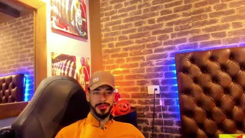 Snapshot of vinzenzrizzo chatting on October 30, 2025, 5:31 am ---Vinzen--- online show from October 30, 2025, 5:31 am