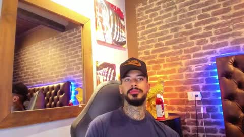 Snapshot of vinzenzrizzo chatting on November 12, 2025, 4:13 am ---Vinzen--- online show from November 12, 2025, 4:13 am