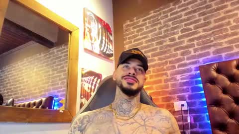 Snapshot of vinzenzrizzo chatting on November 15, 2025, 6:44 am ---Vinzen--- online show from November 15, 2025, 6:44 am