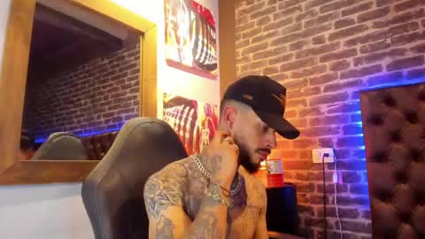 Snapshot of vinzenzrizzo chatting on November 20, 2025, 5:07 am ---Vinzen--- online show from November 20, 2025, 5:07 am