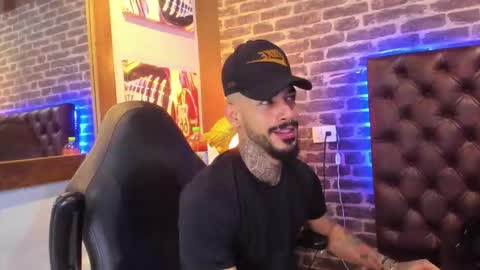 Snapshot of vinzenzrizzo chatting on December 4, 2025, 5:17 am ---Vinzen--- online show from December 4, 2025, 5:17 am