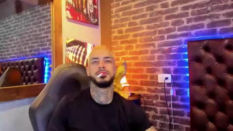 Snapshot of vinzenzrizzo chatting on December 16, 2025, 4:39 am ---Vinzen--- online show from December 16, 2025, 4:39 am