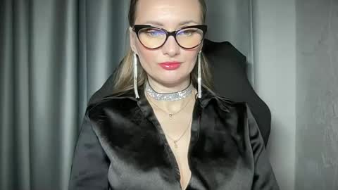 Funny  girl online show from February 4, 2025, 2:21 pm