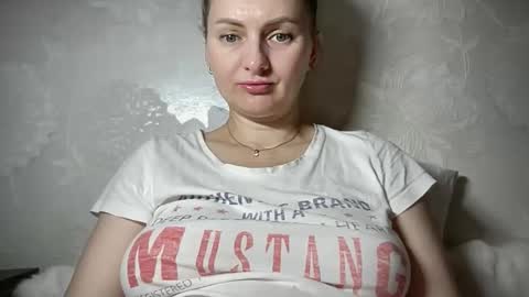 Snapshot of viola_1 chatting on April 19, 2026, 11:42 am Funny girl online show from April 19, 2026, 11:42 am