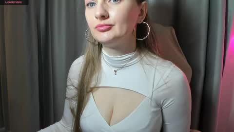 Snapshot of viola_1 chatting on May 5, 2026, 7:27 am Funny girl online show from May 5, 2026, 7:27 am