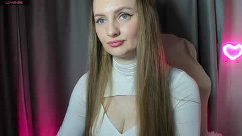 Snapshot of viola_1 chatting on May 5, 2026, 7:33 pm Funny girl online show from May 5, 2026, 7:33 pm