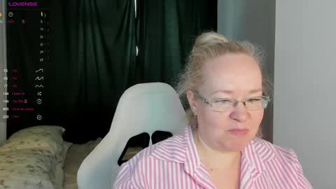 violasmithh online show from May 20, 2026, 4:40 am