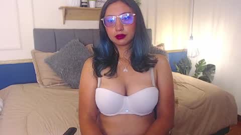 V I O L E T  online show from April 8, 2026, 2:17 pm