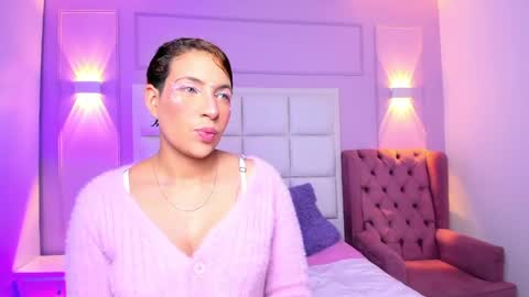 violet_and_skylee online show from May 22, 2026, 8:36 pm
