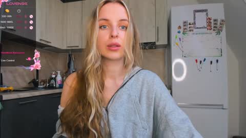 Snapshot of violet_blue_eyes chatting on February 5, 2025, 1:33 pm Violet online show from February 5, 2025, 1:33 pm