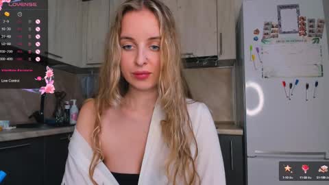 Snapshot of violet_blue_eyes chatting on February 12, 2025, 1:16 pm Violet online show from February 12, 2025, 1:16 pm