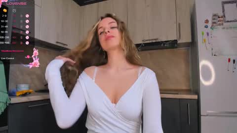 Snapshot of violet_blue_eyes chatting on February 24, 2025, 1:53 pm Violet online show from February 24, 2025, 1:53 pm