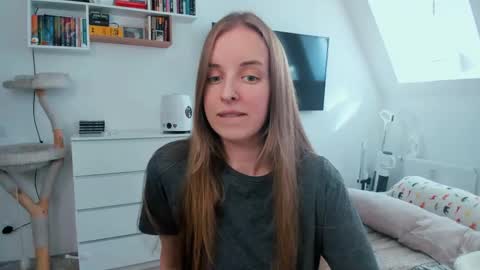 Snapshot of violet_blue_eyes chatting on May 19, 2026, 2:12 pm Violet online show from May 19, 2026, 2:12 pm