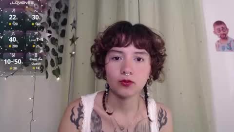 Snapshot of violet_bluee chatting on June 11, 2026, 7:39 am Violet online show from June 11, 2026, 7:39 am