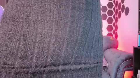 violet_jhonson online show from December 1, 2025, 6:57 pm