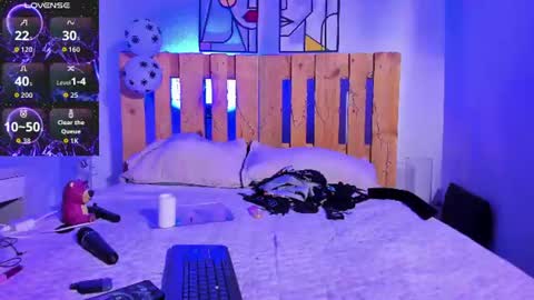 Snapshot of violet_jonesss chatting on June 30, 2026, 5:36 pm Violet Jones online show from June 30, 2026, 5:36 pm
