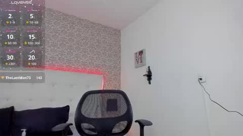 Snapshot of violet_moon20 chatting on June 10, 2026, 10:41 pm Violet online show from June 10, 2026, 10:41 pm
