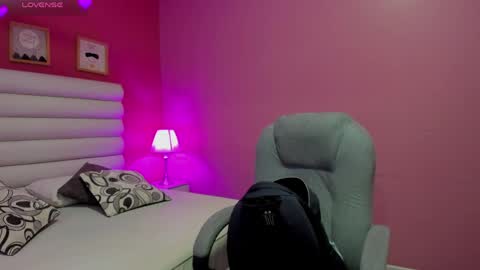 violet_sinclair online show from June 8, 2026, 11:10 am