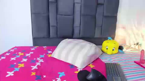 violett taylor online show from September 19, 2025, 5:42 am