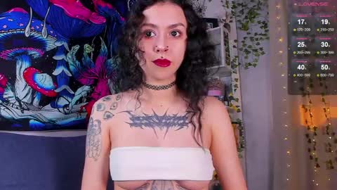 Violet online show from May 19, 2026, 4:41 am