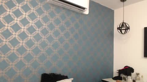 Snapshot of violeta_cute18 chatting on December 19, 2024, 1:18 am Violeta online show from December 19, 2024, 1:18 am