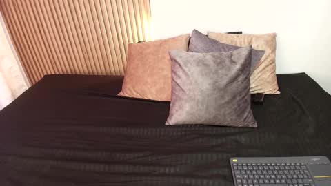 Violet  online show from March 5, 2025, 6:56 pm