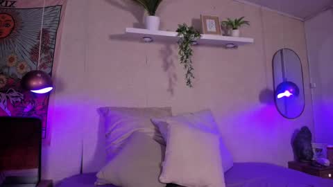 Snapshot of violeta_dh chatting on October 6, 2025, 11:40 am Violeta online show from October 6, 2025, 11:40 am