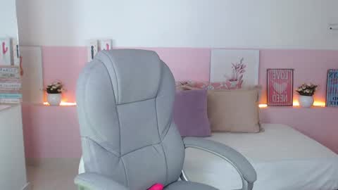 Snapshot of violeta_leon chatting on February 11, 2025, 6:19 am Violeta leon online show from February 11, 2025, 6:19 am