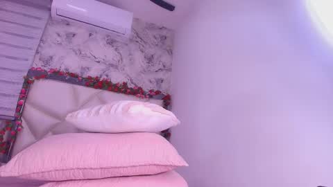 violeta london online show from February 17, 2026, 3:03 am