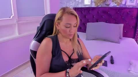 violeta_medina online show from March 11, 2025, 10:07 am