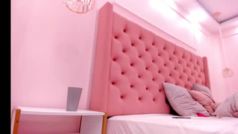 violeta_soracchi_ online show from March 9, 2025, 4:44 pm