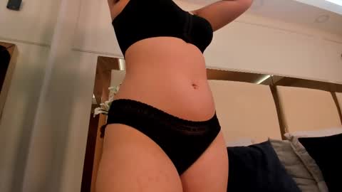 violeta_soracchi_ online show from March 11, 2025, 11:23 am