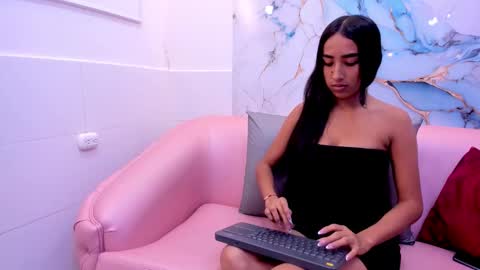 Snapshot of violeta_vins chatting on November 14, 2025, 12:15 pm Violeta online show from November 14, 2025, 12:15 pm