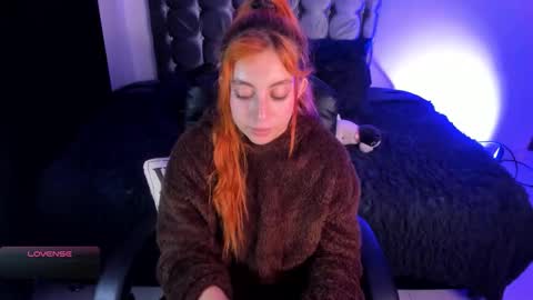 Snapshot of violetaarey chatting on February 18, 2026, 4:52 am Violeta Help me reach 150 thumbs up online show from February 18, 2026, 4:52 am