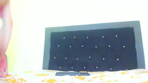 VioletaDums online show from November 21, 2025, 5:06 am