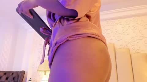 Snapshot of violetahills_ chatting on July 17, 2026, 3:39 pm Violeta online show from July 17, 2026, 3:39 pm