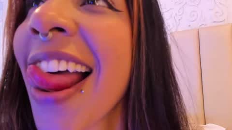 Snapshot of violetahills_ chatting on July 27, 2026, 2:13 pm Violeta online show from July 27, 2026, 2:13 pm