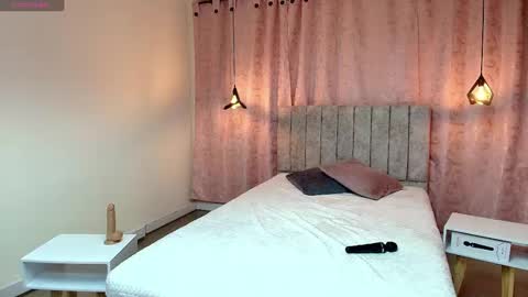 VIOLETA online show from March 3, 2025, 12:37 pm