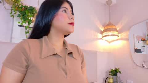 Snapshot of violetbloomm chatting on May 23, 2026, 11:58 am Violet online show from May 23, 2026, 11:58 am