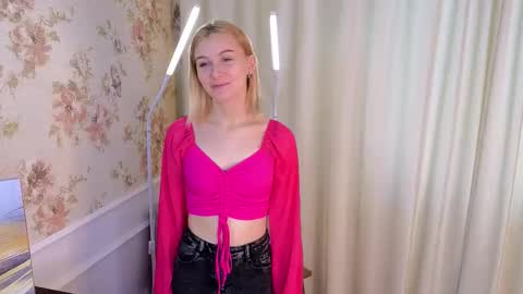 Mia online show from October 16, 2025, 3:18 am