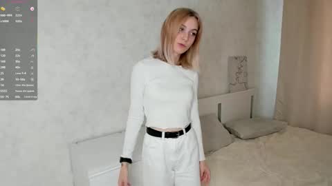 Mia online show from October 22, 2025, 4:24 am