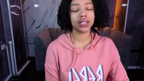 violeth_b online show from October 28, 2025, 12:52 pm